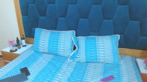 Snapshot of morrigan_luxus chatting on November 15, 2025, 12:08 am morrigan_luxus online show from November 15, 2025, 12:08 am