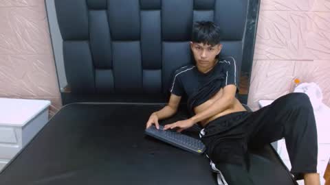 MORTELLE online show from December 22, 2025, 7:33 pm