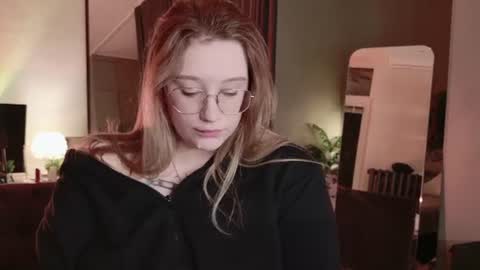 morvelyn online show from June 24, 2026, 6:51 pm