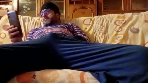 Snapshot of mospeleu chatting on January 2, 2025, 4:02 pm Nomadu online show from January 2, 2025, 4:02 pm