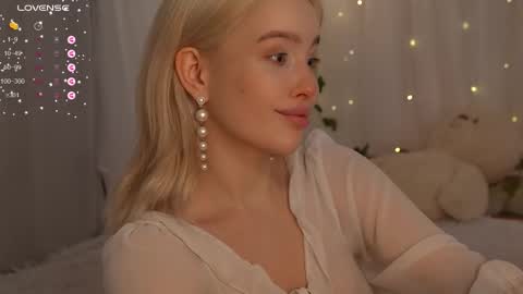 Snapshot of mother__of__dragons chatting on October 17, 2025, 3:47 pm Deni and Jett my weekly schedule online show from October 17, 2025, 3:47 pm