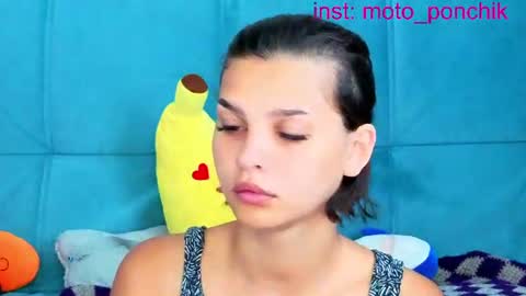Snapshot of moto_ponchik chatting on June 21, 2026, 6:16 am Kris online show from June 21, 2026, 6:16 am