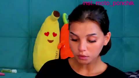Snapshot of moto_ponchik chatting on July 15, 2026, 5:23 am Kris online show from July 15, 2026, 5:23 am