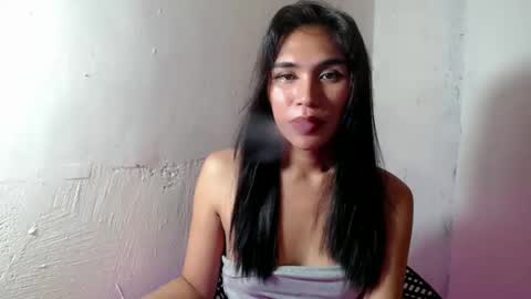 Snapshot of mouiline_rouge69 chatting on March 27, 2026, 1:44 pm mouiline_rouge69 online show from March 27, 2026, 1:44 pm