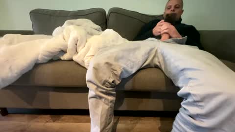 Snapshot of mouillelenos chatting on December 11, 2024, 2:11 pm CamO online show from December 11, 2024, 2:11 pm