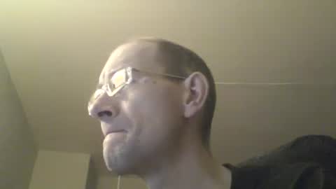 Snapshot of moviem1978 chatting on January 3, 2025, 5:10 pm Frederik online show from January 3, 2025, 5:10 pm