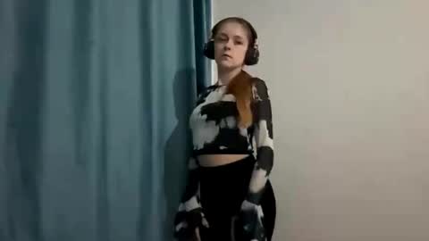 Jenny online show from November 26, 2025, 4:08 pm