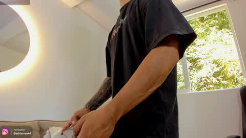 Snapshot of mr_adrian_ chatting on April 23, 2026, 3:47 pm online show from April 23, 2026, 3:47 pm