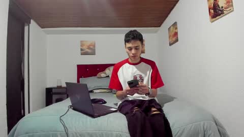 Snapshot of mr_andresr chatting on January 13, 2025, 3:23 am Andy online show from January 13, 2025, 3:23 am