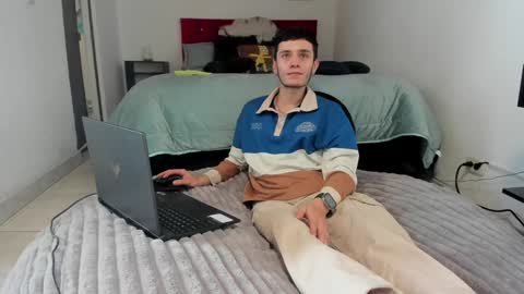 Snapshot of mr_andresr chatting on January 20, 2025, 5:48 pm Andy online show from January 20, 2025, 5:48 pm