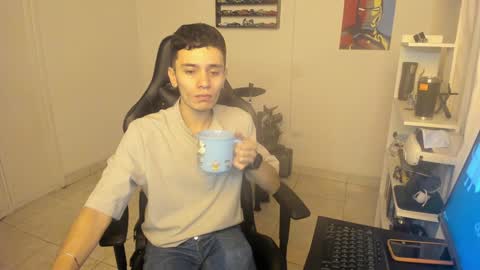 Snapshot of mr_andresr chatting on February 4, 2025, 2:17 am Andy online show from February 4, 2025, 2:17 am