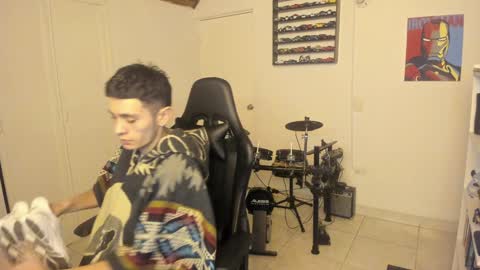 Snapshot of mr_andresr chatting on February 6, 2025, 3:37 am Andy online show from February 6, 2025, 3:37 am