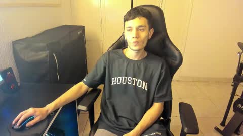 Snapshot of mr_andresr chatting on February 17, 2025, 2:20 am Andy online show from February 17, 2025, 2:20 am