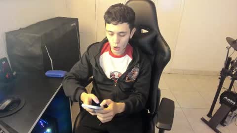 Snapshot of mr_andresr chatting on February 18, 2025, 9:31 pm Andy online show from February 18, 2025, 9:31 pm