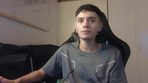 Snapshot of mr_andresr chatting on February 24, 2025, 8:58 pm Andy online show from February 24, 2025, 8:58 pm