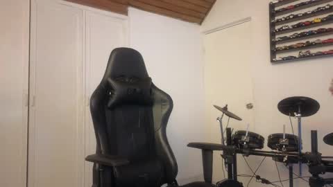 Snapshot of mr_andresr chatting on March 3, 2025, 9:05 pm Andy online show from March 3, 2025, 9:05 pm