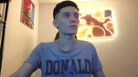 Snapshot of mr_andresr chatting on August 1, 2026, 2:33 am Andy online show from August 1, 2026, 2:33 am