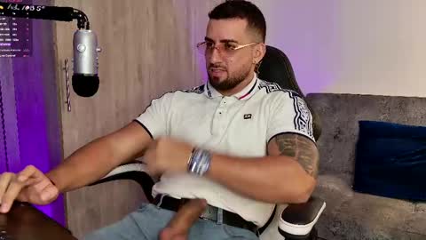 Snapshot of mr_david_cox chatting on February 27, 2025, 12:32 am David online show from February 27, 2025, 12:32 am