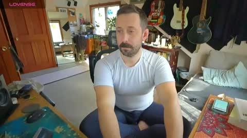 ninko online show from December 1, 2025, 2:22 pm