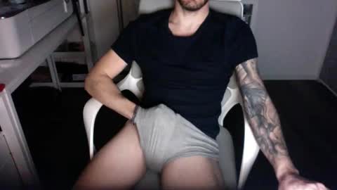 mr_gi89 online show from April 16, 2026, 9:39 pm