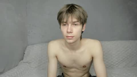 Snapshot of mr_makentoshi chatting on April 1, 2026, 5:54 pm Makentoshi online show from April 1, 2026, 5:54 pm