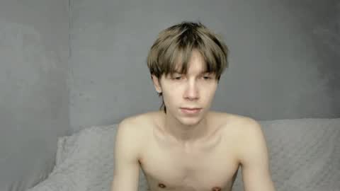 Snapshot of mr_makentoshi chatting on April 2, 2026, 4:37 pm Makentoshi online show from April 2, 2026, 4:37 pm