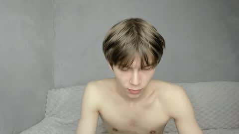 Snapshot of mr_makentoshi chatting on April 13, 2026, 4:29 am Makentoshi online show from April 13, 2026, 4:29 am