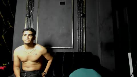 Snapshot of mr_maximo chatting on November 17, 2025, 1:11 am mr_maximo online show from November 17, 2025, 1:11 am