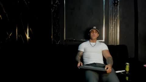 mr_maximo online show from December 3, 2025, 1:35 am