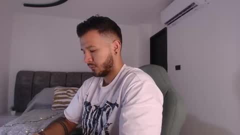 MIKEE online show from November 6, 2025, 3:07 am