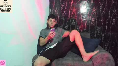 Snapshot of mr_mikehott_8 chatting on December 14, 2025, 3:45 am mr_mikehott_8 online show from December 14, 2025, 3:45 am