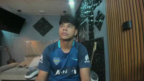 mr_mois online show from April 14, 2026, 5:57 am