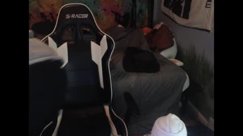 Snapshot of mr_strawberry chatting on November 8, 2025, 10:48 am mr_strawberry online show from November 8, 2025, 10:48 am