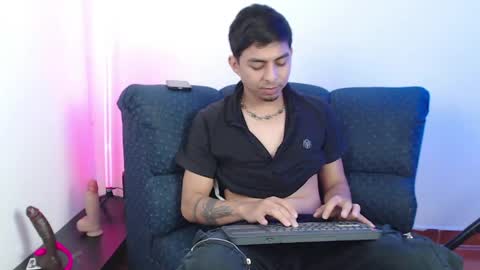 Snapshot of mralpha_latino chatting on April 25, 2026, 4:59 am Alpha LATINO online show from April 25, 2026, 4:59 am