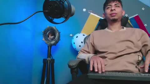 Snapshot of mralpha_latino chatting on July 8, 2026, 10:42 am Alpha LATINO online show from July 8, 2026, 10:42 am