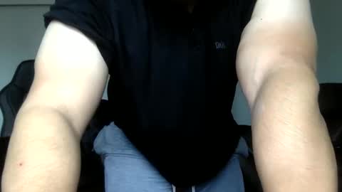 Snapshot of mrbree chatting on September 19, 2025, 5:35 pm Mr Bree online show from September 19, 2025, 5:35 pm