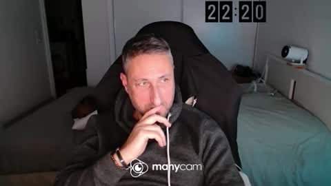 Snapshot of mrdr0o0o chatting on December 14, 2025, 9:19 pm mrdr0o0o online show from December 14, 2025, 9:19 pm