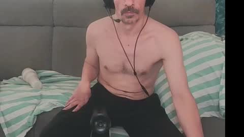 Snapshot of mreurope69 chatting on November 23, 2025, 3:39 am I am Hardy online show from November 23, 2025, 3:39 am