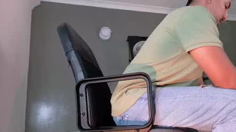 Mr Fox online show from October 27, 2025, 7:40 pm