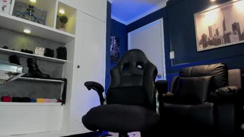 Snapshot of mrfrank_tattoo chatting on June 5, 2026, 4:13 pm MrFrank. online show from June 5, 2026, 4:13 pm