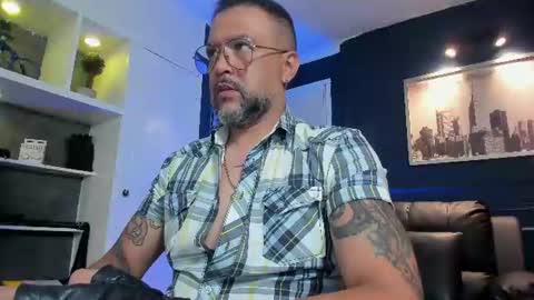 Snapshot of mrfrank_tattoo chatting on June 14, 2026, 11:01 am MrFrank. online show from June 14, 2026, 11:01 am