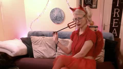 Snapshot of mrjandmrsj2014 chatting on October 30, 2025, 3:02 pm Mr Mrs J online show from October 30, 2025, 3:02 pm