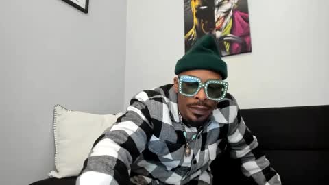 Snapshot of mromg007 chatting on February 8, 2025, 6:12 pm mromg007 online show from February 8, 2025, 6:12 pm