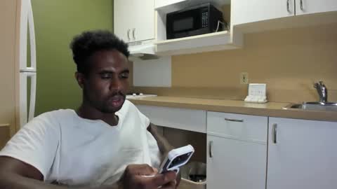 Snapshot of mromg007 chatting on November 6, 2025, 2:29 pm mromg007 online show from November 6, 2025, 2:29 pm