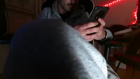Snapshot of mrrogu3 chatting on April 22, 2026, 10:33 pm MrRogue online show from April 22, 2026, 10:33 pm