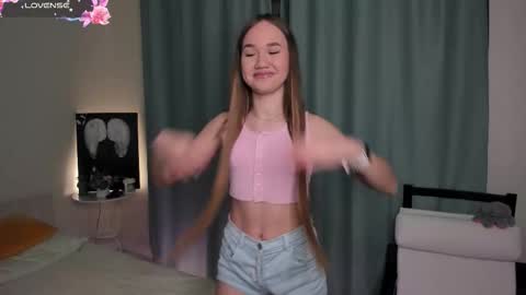 Mia online show from November 22, 2025, 10:31 pm