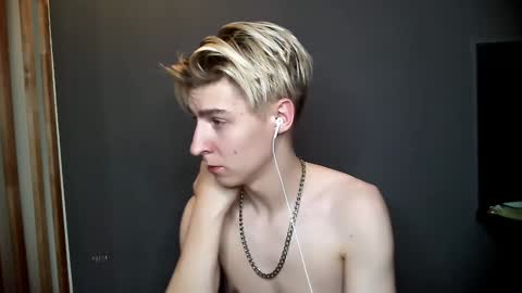 Snapshot of mrsexycum4u chatting on January 12, 2025, 12:28 am Adam online show from January 12, 2025, 12:28 am