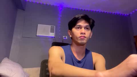 Snapshot of mrshawn95 chatting on November 25, 2025, 7:25 pm shawn online show from November 25, 2025, 7:25 pm