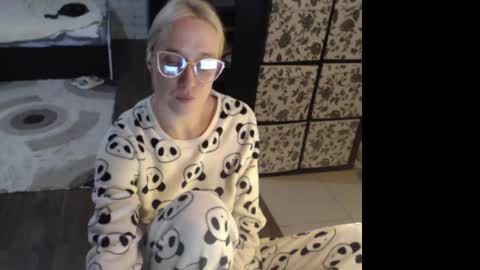 Snapshot of mrsluck chatting on April 23, 2026, 12:45 am Sasha online show from April 23, 2026, 12:45 am