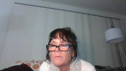 Snapshot of mrsvivianharper chatting on November 2, 2025, 1:52 am VivianHarper online show from November 2, 2025, 1:52 am